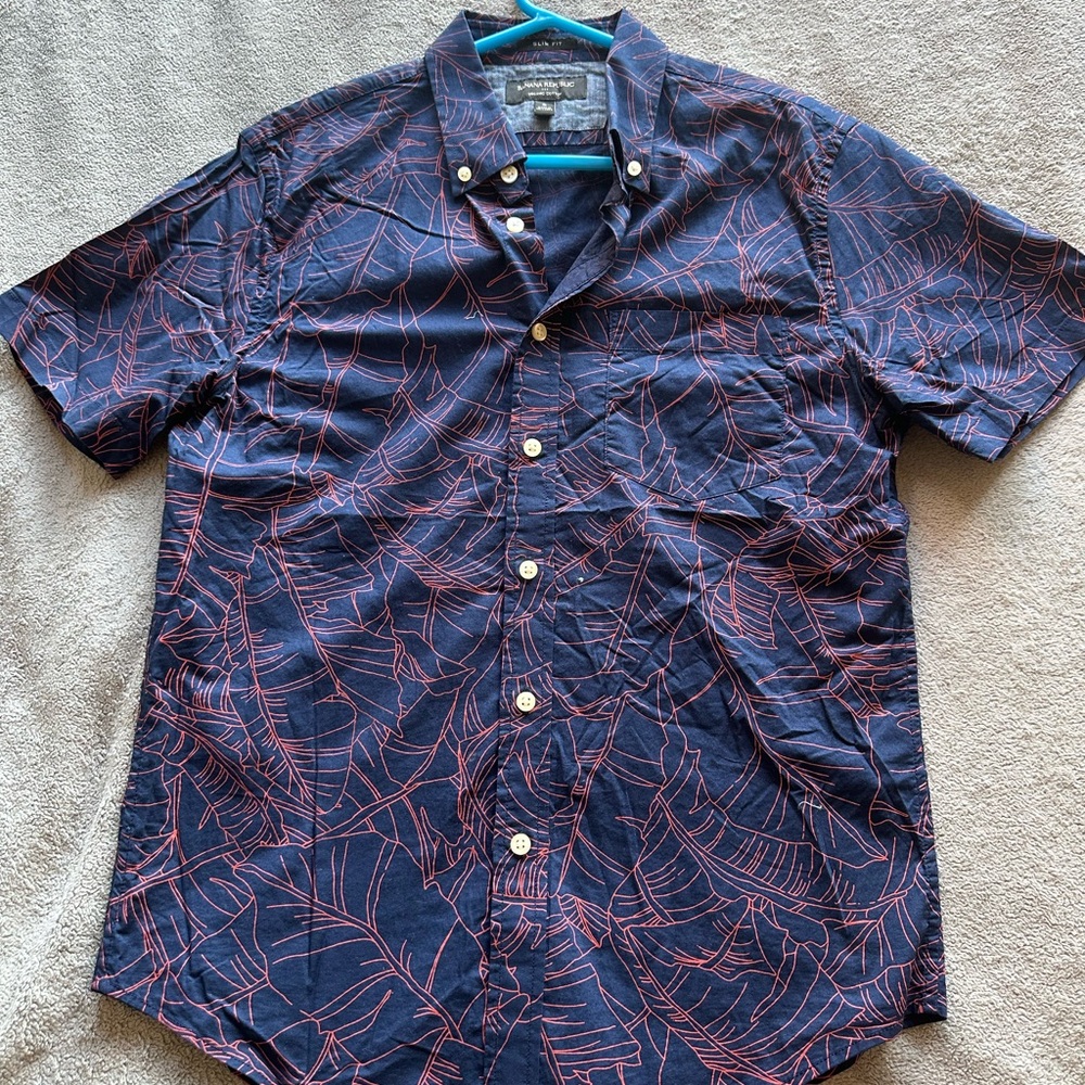 Banana Republic Navy Short-Sleeve Button-Up Shirt with Red Leaf Print